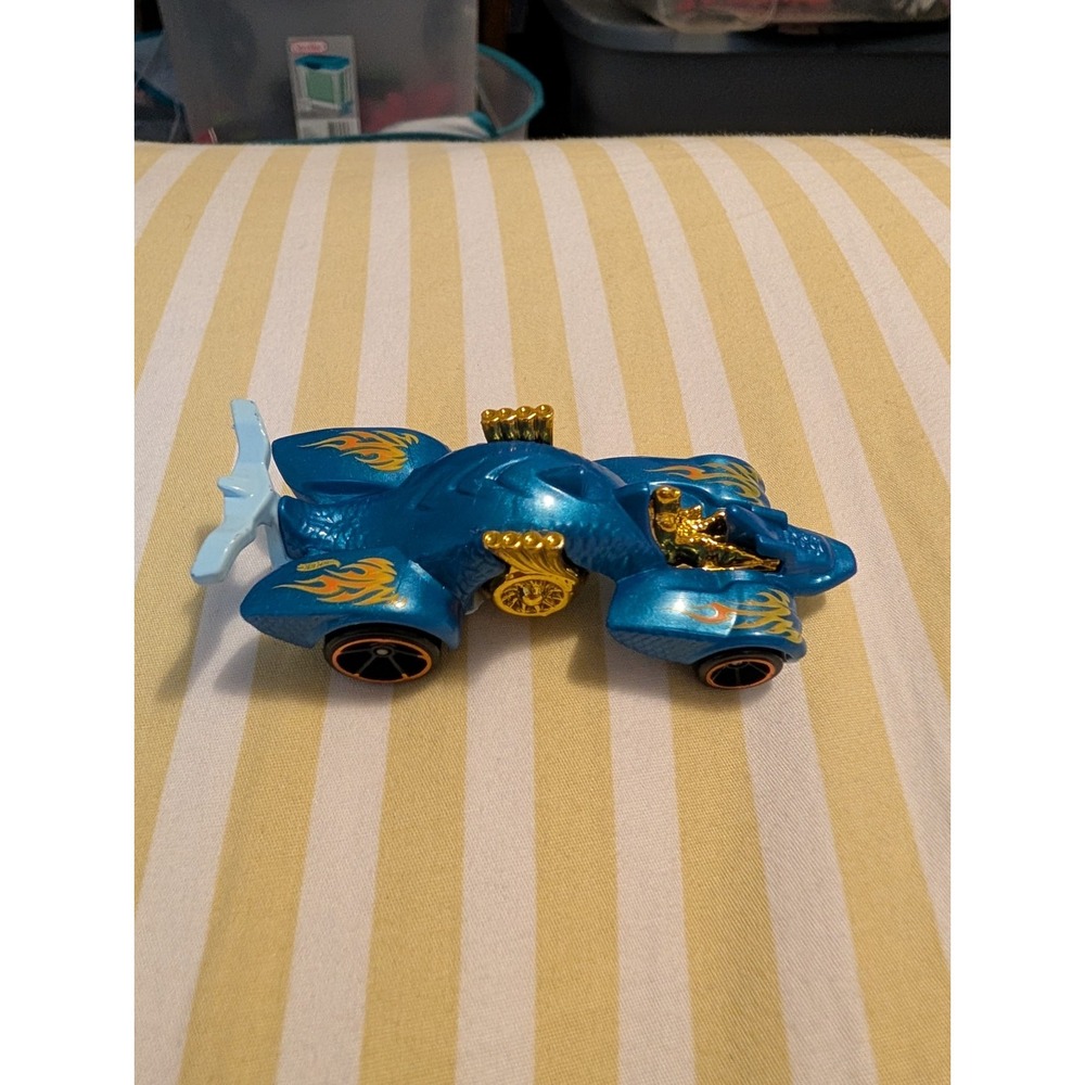 Hot Wheels Knight Draggin Blue 2013 Diecast Car 1:64 Scale Mattel Racing D-Type